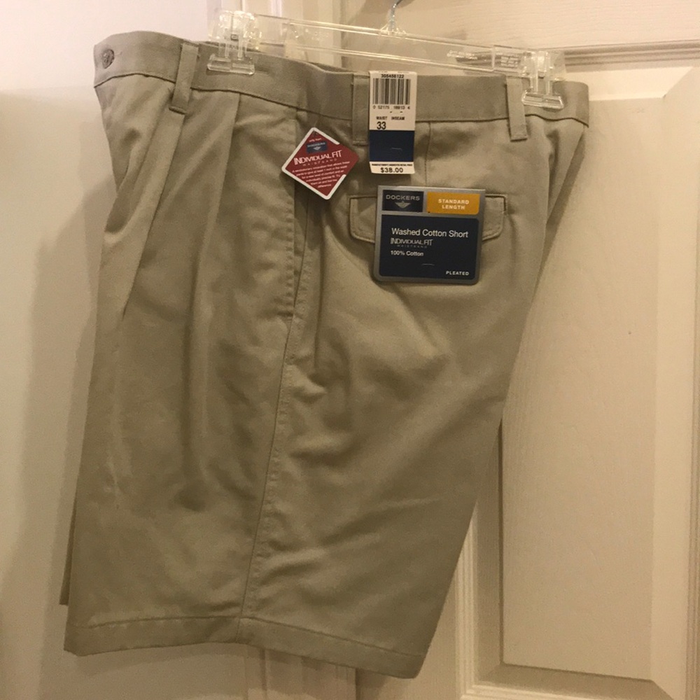NWT Mens Dockers shorts! 33 Waist!
